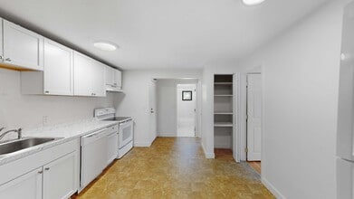 175 W Wyoming Ave, Unit 42 in Melrose, MA - Foto de edificio - Building Photo