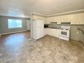 2128 Oaktop Dr in Gaston, SC - Foto de edificio - Building Photo