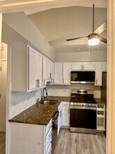 16 Echo Ct, Unit UNIT 17 in Vernon Hills, IL - Building Photo - Building Photo