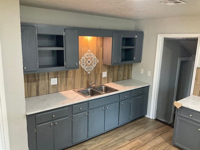 218 W Douglas Dr in Midwest City, OK - Building Photo - Building Photo