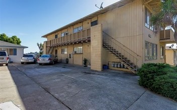 Greenridge Apartments in Oakland, CA - Building Photo - Building Photo