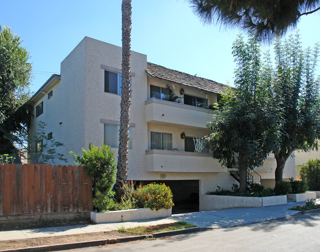 9832 Hannum Dr in Los Angeles, CA - Foto de edificio - Building Photo