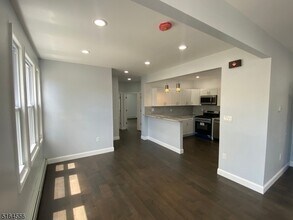 41 Hinsdale Pl-Unit -1 in Newark, NJ - Building Photo - Building Photo