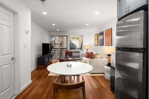 15 St Marks Pl in New York, NY - Building Photo