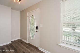 311 Tyler Pkwy in Shepherdsville, KY - Building Photo - Building Photo