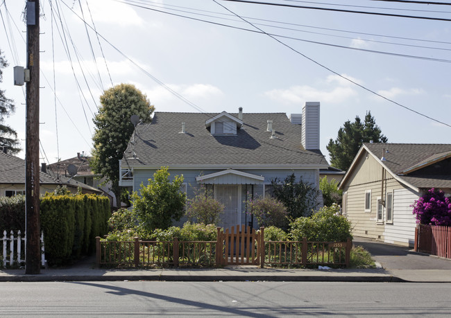 3-unit MF in Redwood City, CA - Building Photo - Building Photo