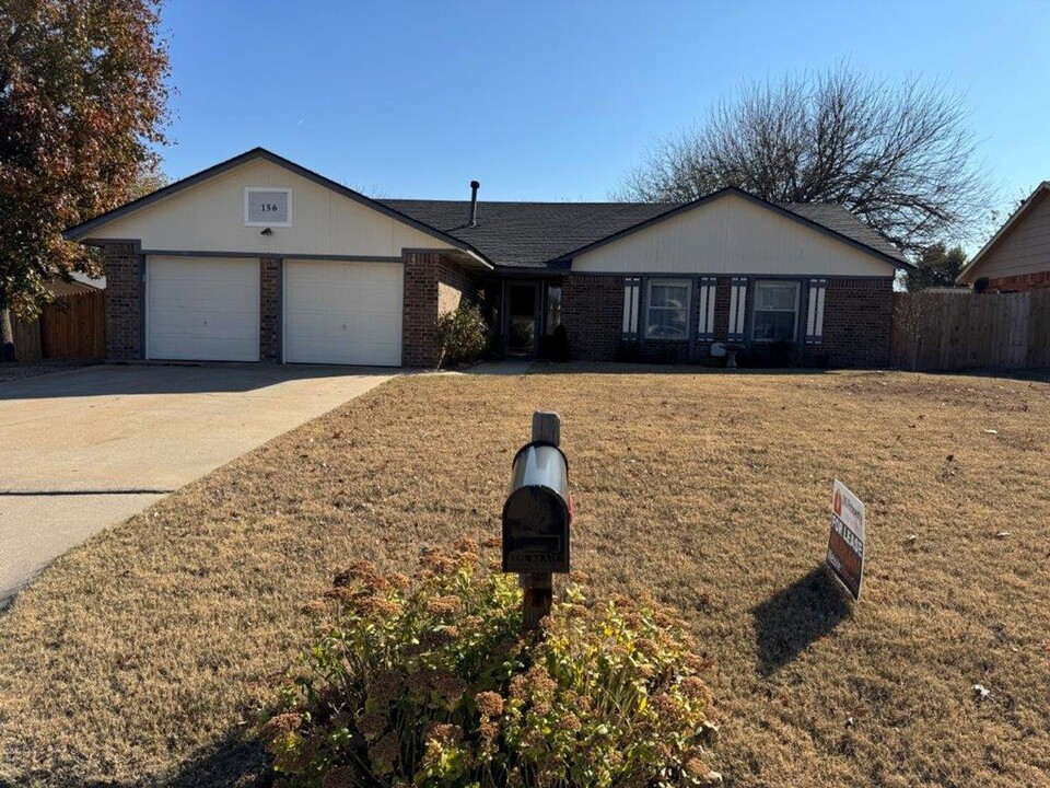 156 Pawnee Pl in Yukon, OK - Building Photo