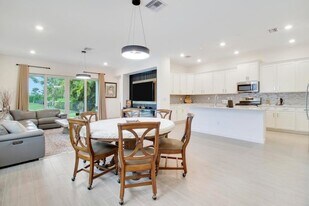 8914 Kingsmoor Wy in Wellington, FL - Building Photo