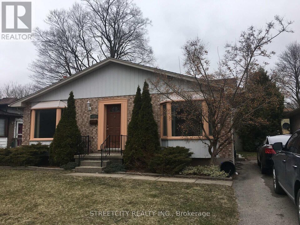 452 Castlegrove Blvd in London, ON - Building Photo