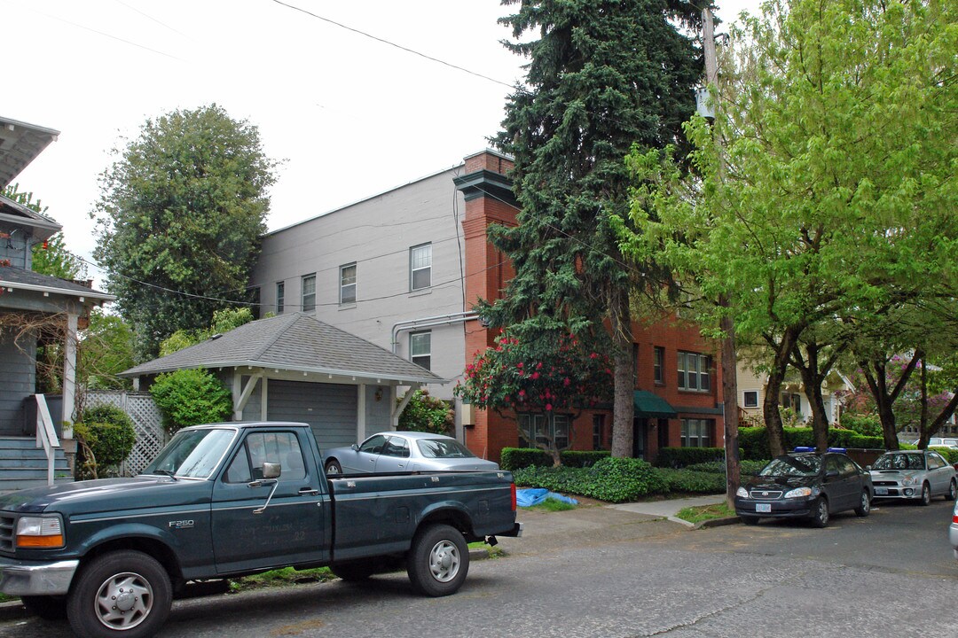 Broadmore Apartments in Portland, OR - Building Photo