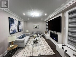 132 Russell Creek Dr in Brampton, ON - Building Photo - Building Photo