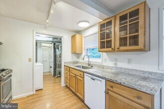 10619 Maple St in Fairfax, VA - Building Photo - Building Photo