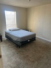 8100 Creekbend Dr in Houston, TX - Foto de edificio - Building Photo