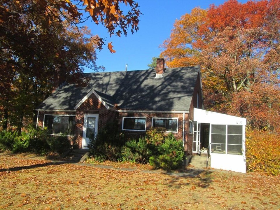 131 Worcester-Providence Turnpike in Millbury, MA - Building Photo