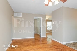 2585 Teakwood Manor Dr in Florissant, MO - Building Photo - Building Photo