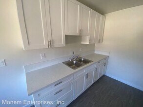 6744 Woodley Ave in Los Angeles, CA - Building Photo - Building Photo