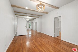 340 N Oakhurst Dr in Beverly Hills, CA - Building Photo - Building Photo