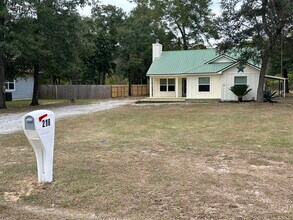 218 Sparkleberry Ln in Freeport, FL - Building Photo - Building Photo
