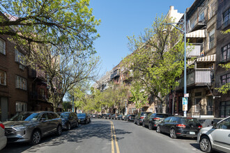 125 Division Ave in Brooklyn, NY - Foto de edificio - Building Photo