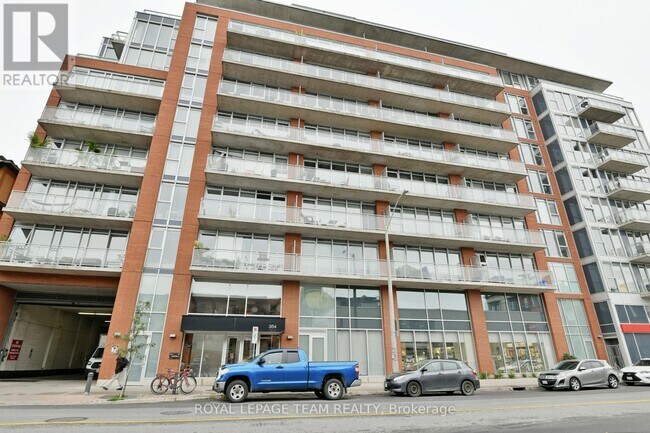 354-354 Gladstone Ave in Ottawa, ON - Building Photo - Building Photo