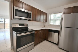 7707 SW 86th St, Unit B-202 in Miami, FL - Building Photo - Building Photo