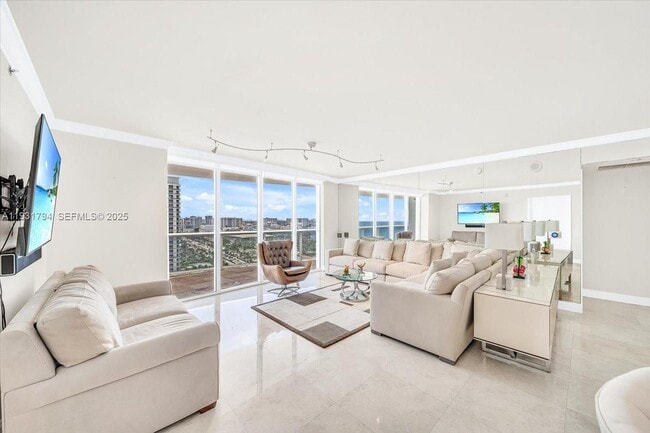 18911 Collins Ave in Sunny Isles Beach, FL - Building Photo - Building Photo