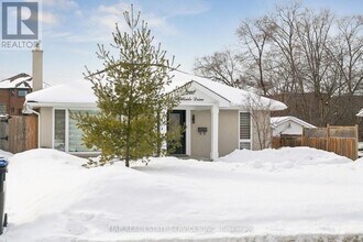 260 Hillside Dr in Mississauga, ON - Building Photo - Building Photo