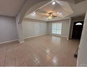 137 Mynah Ave in McAllen, TX - Foto de edificio - Building Photo