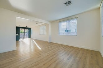 5824 Camino Rosa St in Henderson, NV - Building Photo - Building Photo