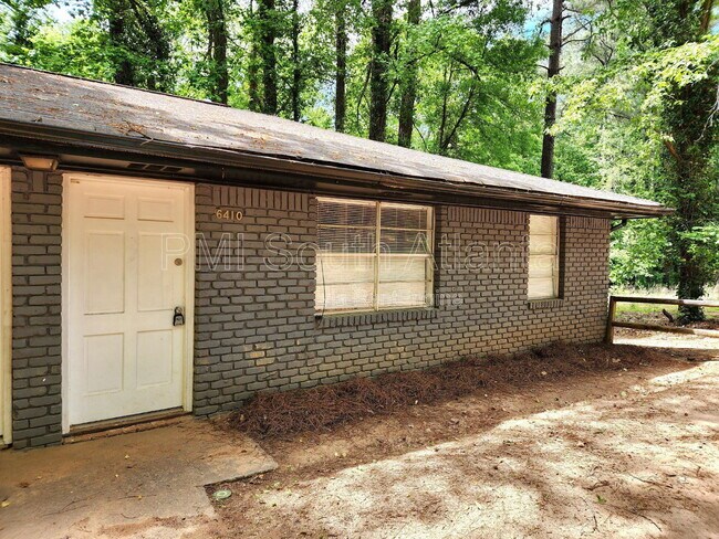 6410 Raymond Terrace in Union City, GA - Building Photo - Building Photo