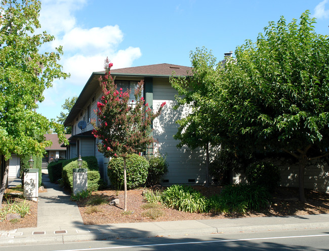 6605 Montecito Blvd in Santa Rosa, CA - Building Photo - Building Photo