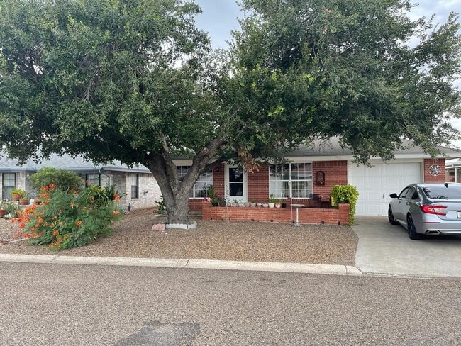 1901 Jefferson St in Mission, TX - Foto de edificio - Building Photo
