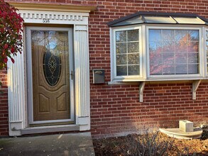 558 Green Bay Rd in Glencoe, IL - Building Photo - Building Photo