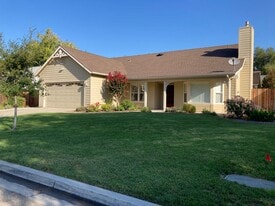 711 Hill St in Los Alamos, CA - Building Photo