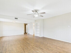 107 Frederick Rd in Fredericksburg, TX - Building Photo - Building Photo