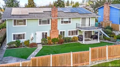 8228 24th St Ct W in Tacoma, WA - Foto de edificio - Building Photo