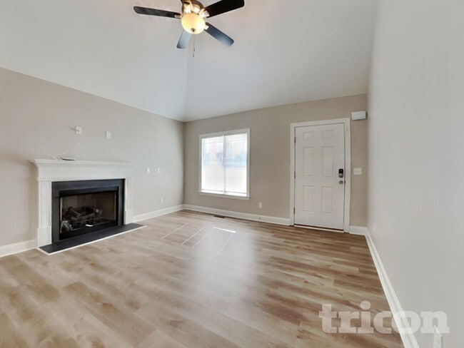 282 Oxfordshire Dr in Fuquay Varina, NC - Foto de edificio - Building Photo