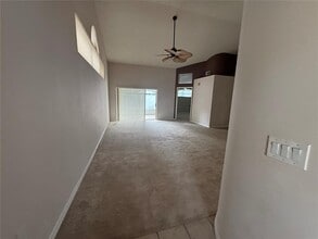 2527 Wrencrest Cir in Valrico, FL - Building Photo - Building Photo