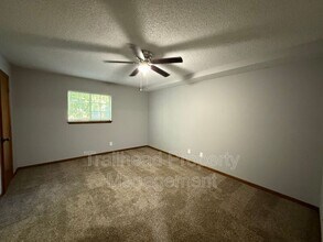 3405 NW Duncan Rd in Blue Springs, MO - Building Photo - Building Photo