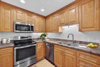 449 Alberto Way in Los Gatos, CA - Building Photo - Building Photo