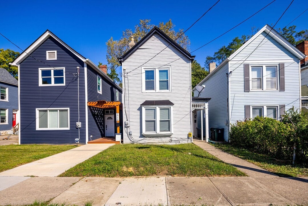 1716 Brewster Ave in Cincinnati, OH - Building Photo