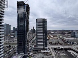 195 Commerce St in Vaughan, ON - Building Photo