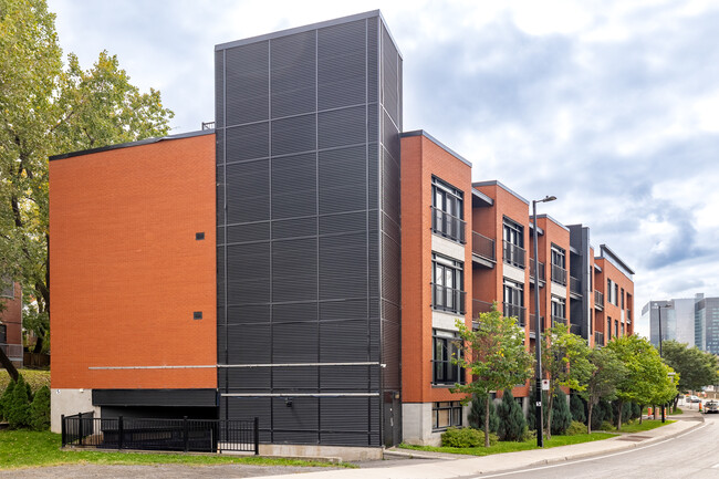 1210 Saint-Antoine Rue E in Montréal, QC - Building Photo - Building Photo