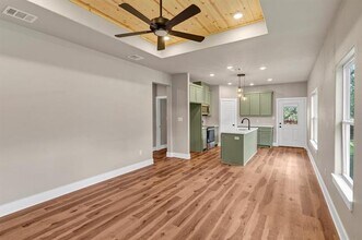 807 Branding Iron Trail in Granbury, TX - Building Photo - Building Photo