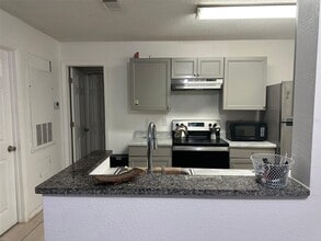 2002 Cascades Blvd in Kissimmee, FL - Building Photo - Building Photo