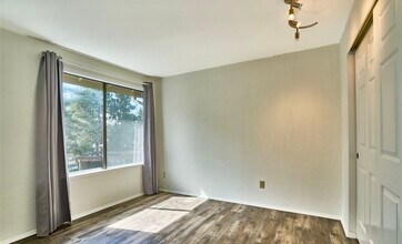 15212 Sunwood Blvd in Tukwila, WA - Foto de edificio - Building Photo