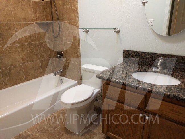 8 Wyndham Ct in Chico, CA - Building Photo - Building Photo