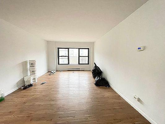 410 St Nicholas Ave in New York, NY - Foto de edificio