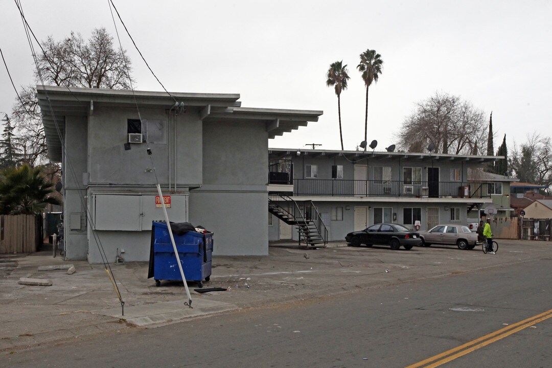 2562 Traction Ave in Sacramento, CA - Foto de edificio