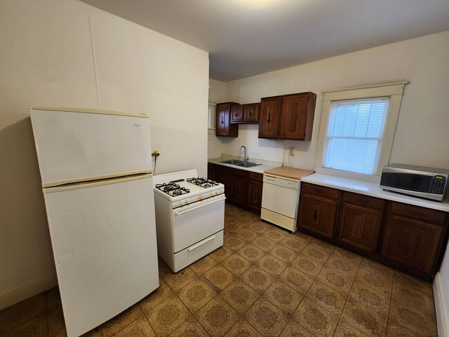 422 38th St in Moline, IL - Building Photo - Building Photo
